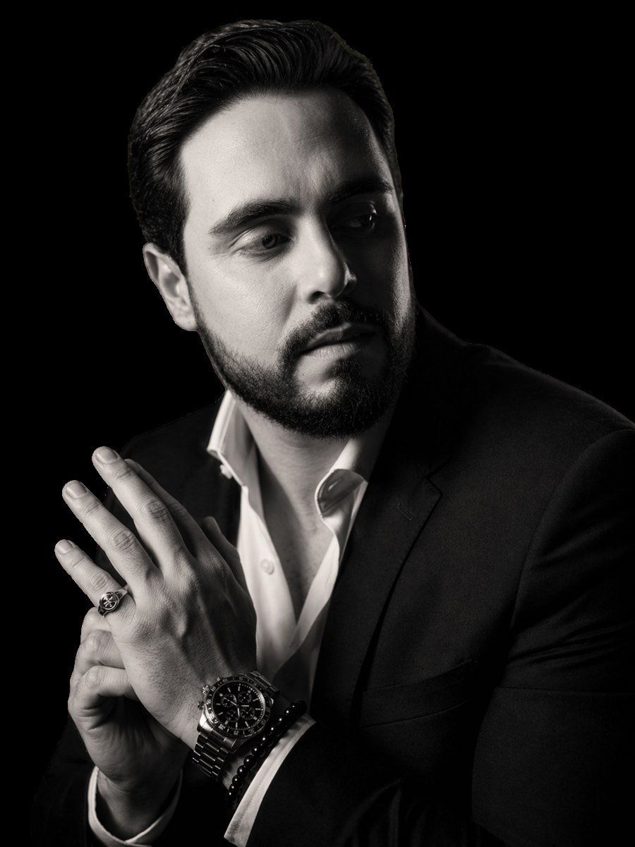 Dr. Roger Pimentel, advogado e fundador da NeuralJus, retrato em preto e branco